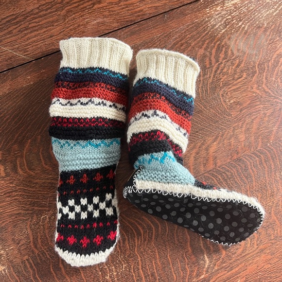 Fleece lined Tibetan slippers - Picture 2 of 2